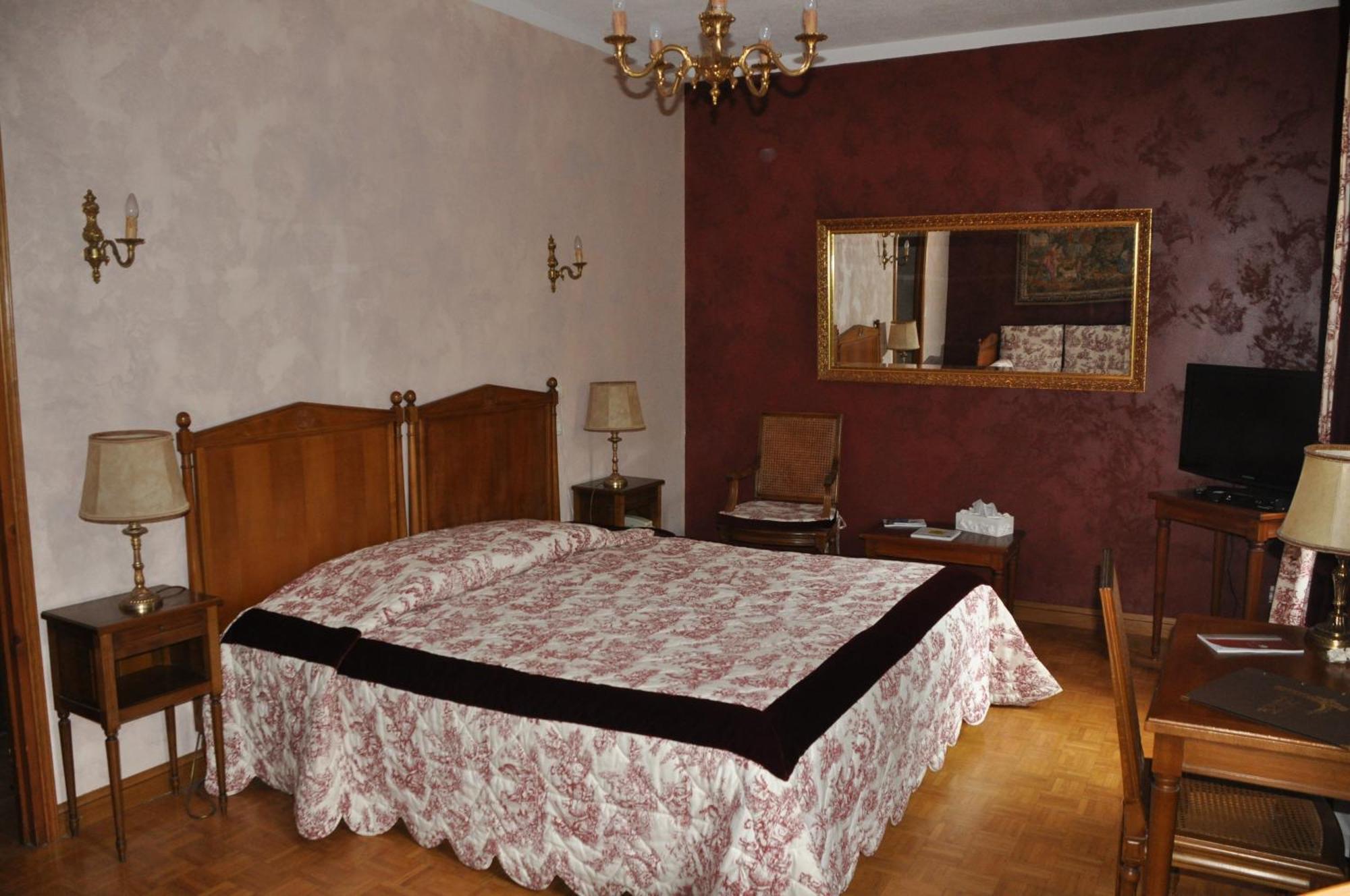 Logis Hostellerie Du Grand Duc Hotel Restaurant Gincla Экстерьер фото